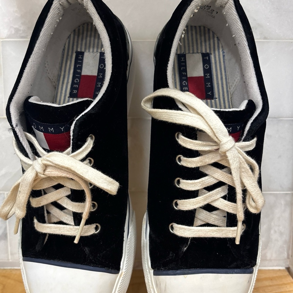 Tommy Hilfiger Womens Suede Sneakers  Black/White  Size 8.5M  W80721 - Picture 10 of 15